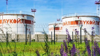 „Лукойл”: Преговаряме с няколко потенциални купувачи на активите ни