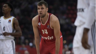 Везенков и Олимпиакос със седми пореден успех