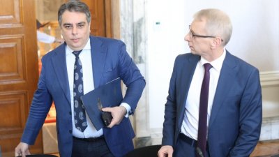 "Промяната" се тресе! Асен Василев вдигна мерника на Денков