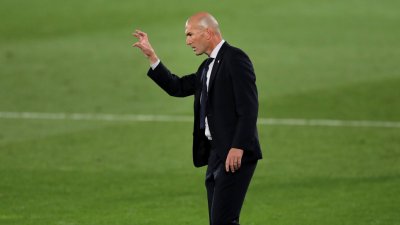 Зидан поема Франция догодина