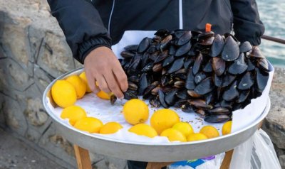 Две деца починаха след хранително отравяне в Истанбул