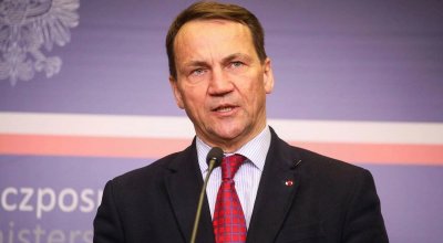 Сикорски обвини полския президент, че подготвя почвата за напускане на ЕС