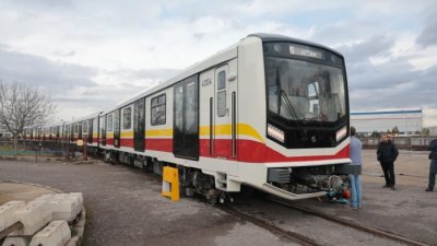 Първият от новите влакове за метрото пристигна в София