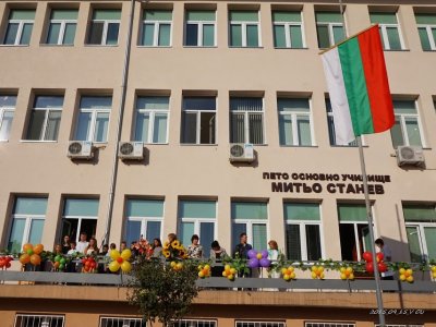 В Стара Загора погнаха пушачите около училищата