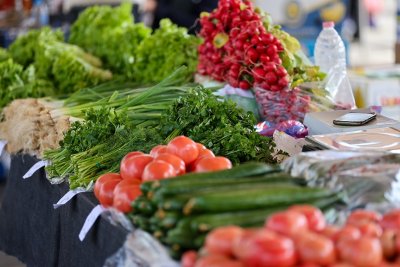 Спадът на цените на плодове и зеленчуци на борсите продължава