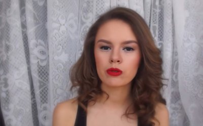 Вижте Виктория Капитонова като ученичка