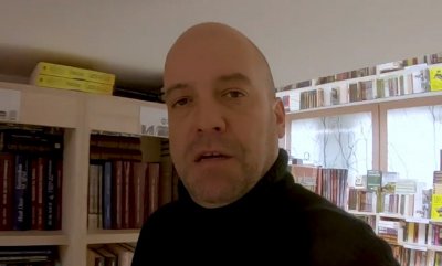 Иво Сиромахов за Черния петък по български: Чехли, парфюми по 8 лв. килото и Джена в мола