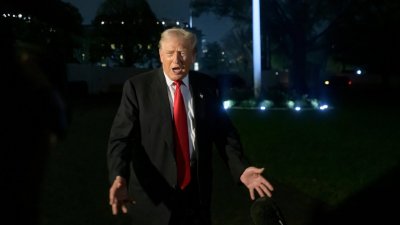 Тръмп подписа законопроекта за публикуване на досиетата "Епстийн" 