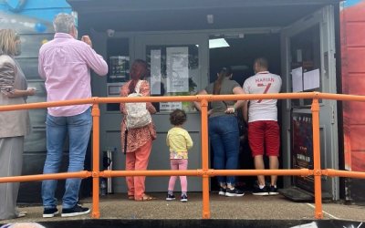 Великобритания затяга кранчето на лесните социални помощи за нашенци