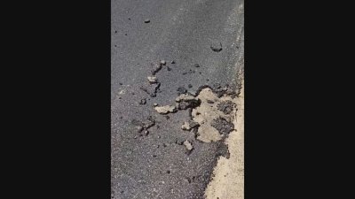 ШОК ВИДЕО: Вижте как се асфалтира улица с дъвка