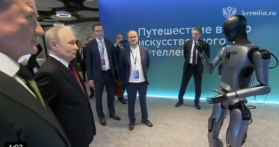 Руският хуманоиден робот се освести, танцува пред Путин