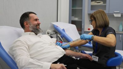 За християнското семейство: Свещеници дариха кръв във ВМА 