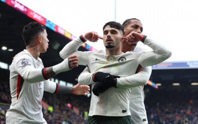 Челси се доближи до първото място