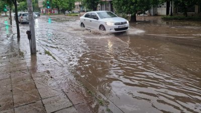 Водно бедствие връхлетя Разлог (ВИДЕО)