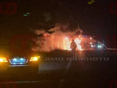 УЖАС: Автобус пламна между Айтос и Бургас