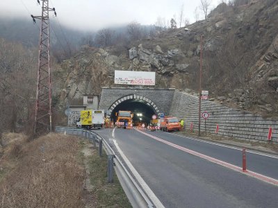 Свлачище блокира Кресненското дефиле