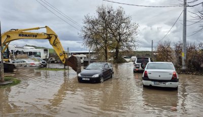 ОПАСНО: Река заля мост в Сандански 