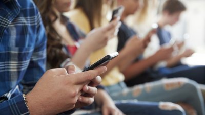 Австралия: Край на социалните мрежи за лица под 16 г.