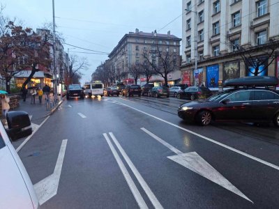 Огромни джипове блокираха бул. "Дондуков" в София (ВИДЕО)