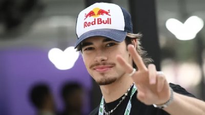 Никола Цолов блесна в дебюта си във Формула 2!