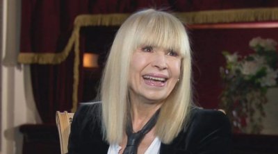 Лили във възторг, Вежди й подари пластика на Бетовен 