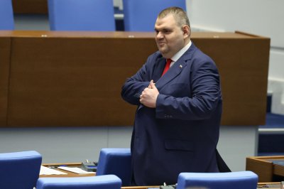 Пеевски с призив към кметовете от ДПС: Не пипайте местните данъци и такси една година