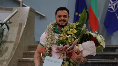 Да реши до 5 декември: Насар трябва да каже дали подписва с федерацията ни