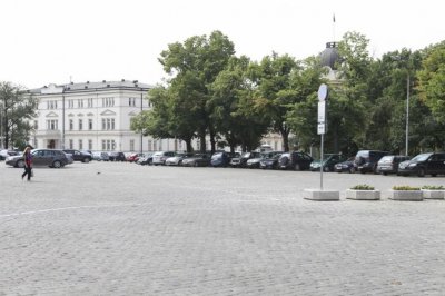 ИЗВЪНРЕДНО: Депутатите остават без паркинг от 1 декември