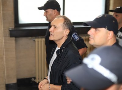 Ченгета тарашиха къщата на Васил Божков