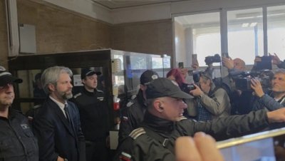 Благо Коцев влезе в съда усмихнат (ВИДЕО) 