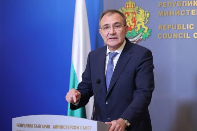 Гуцанов на брифинг: Откриваме 5 нови центъра за стари хора