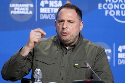 Украинци са раздвоени след височайшото уволнение на дясната ръка на Зеленски