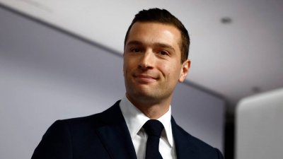 Бардела води в проучване за президентските избори във Франция