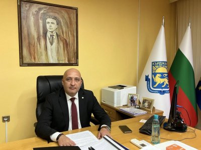 Кметът на Кържали намали "Синята зона" на 1 лев 