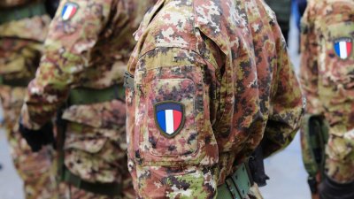 Франция въвежда доброволна казарма от лятото на 2026 г.