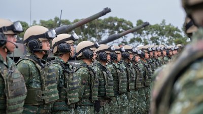 Тайван проведе разговори със САЩ за закупуване на оръжия