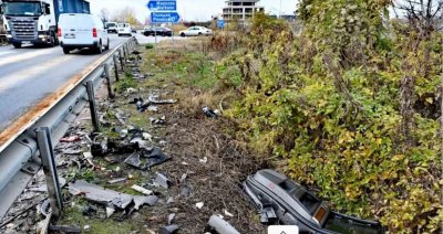 Кошмарна версия: 24-годишният шофьор си изпуснал телефона - това довело до адската катастрофа? 