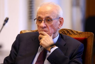 Здравният министър припява на Дългия: Не може така!