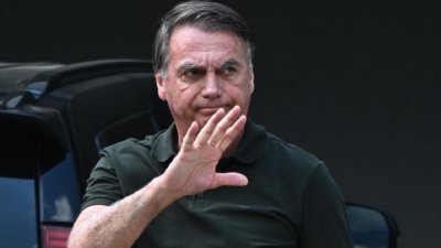 Върховният съд на Бразилия остави Болсонаро под арест