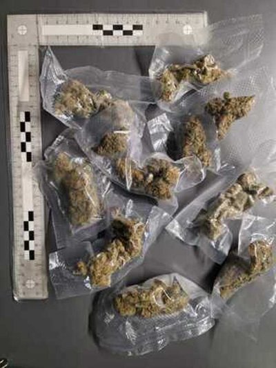 Дъно: Полицията спипа непълнолетни наркодилъри