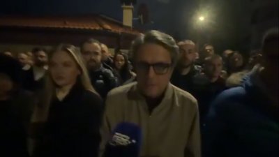 ГЕРБ се строи пред къщата на Борисов (ВИДЕО)