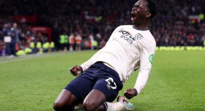 "Чуковете" удариха на "Олд Трафорд", феновете на домакините освиркаха своите