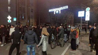 Ескалира ли напрежението? Черни качулки и маски на протеста! 