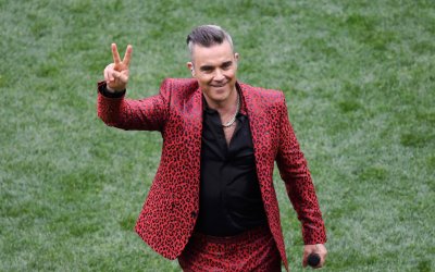 Роби Уилямс, Бочели и Никол Шерцингер пеят на жребия за Мондиал 2026