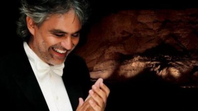 Андреа Бочели, Никол Шерцингер и Роби Уилямс пеят на жребия за Мондиала