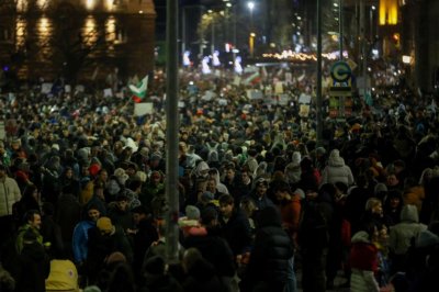 Метрото пак се препълни с хора, пускат допълнителни два влака заради протеста