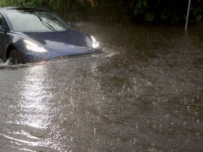 Циклонът "Байрън" нахлува в Гърция с бури и порои