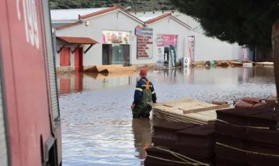 „Байрон“ връхлетя Гърция: Силни ветрове, наводнения и червен код за опасно време
