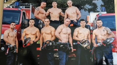 Варненски пожарникари се съблякоха за добра кауза
