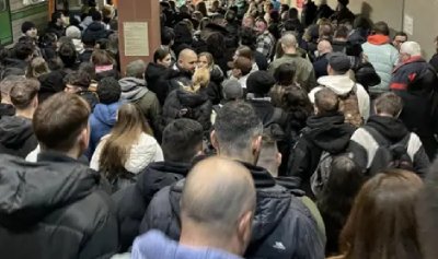 Метрото е препълнено заради протеста